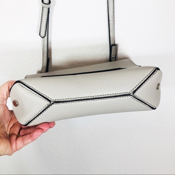 🔥SALE🔥 Steve Madden gray and silver crossbody bag - Picture 5 of 9